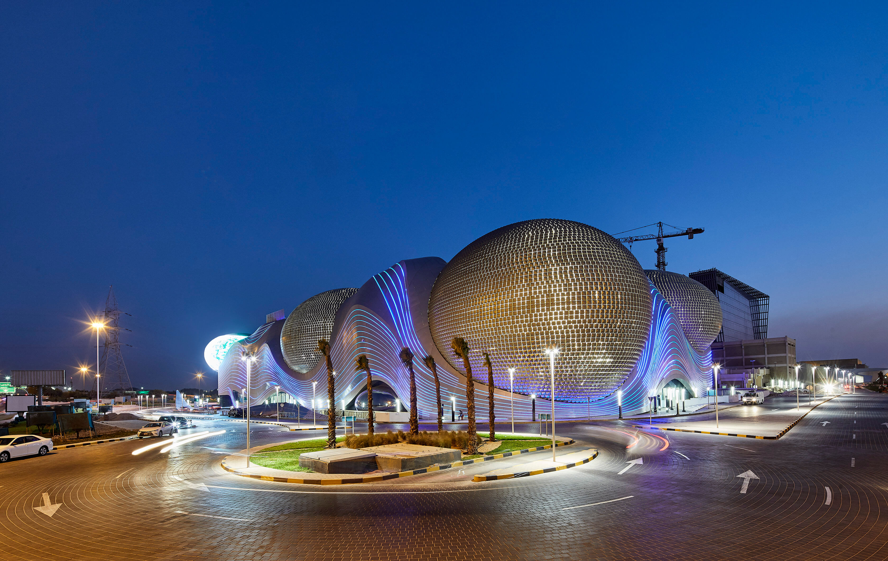 الأفنيوز مول